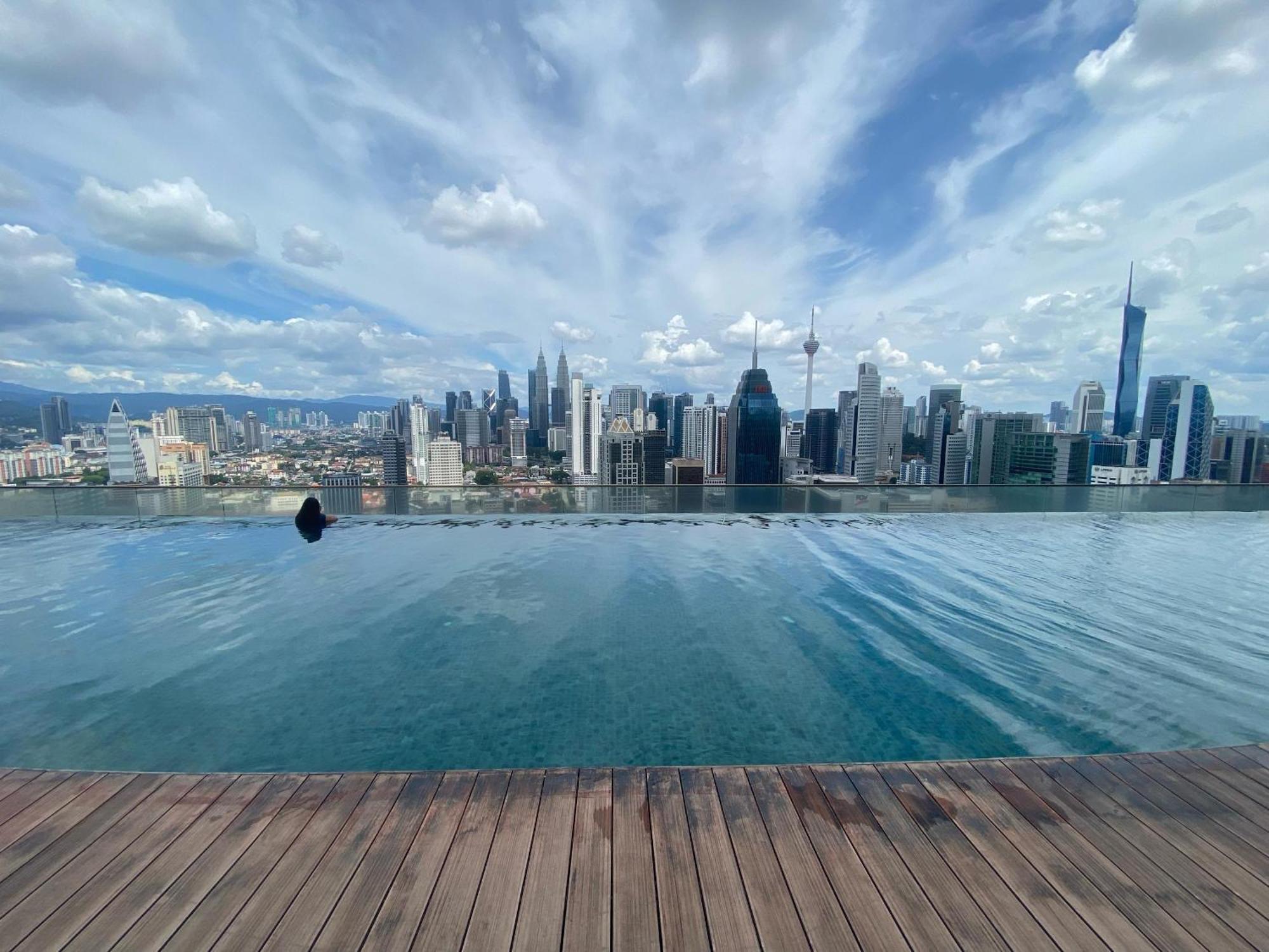 Infinity Skypool Hostel *