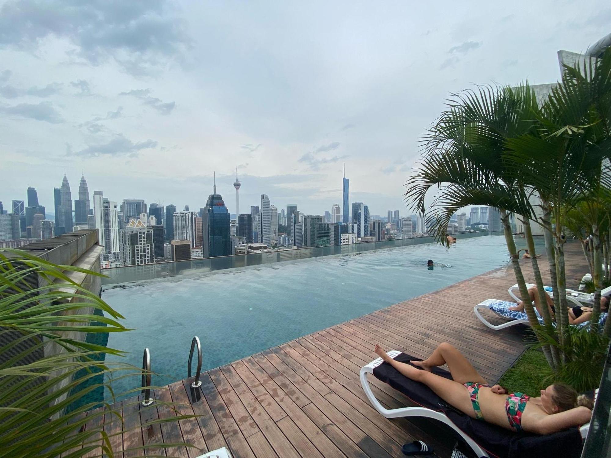 Asrama Infinity Skypool